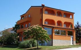 Apartments Orange Medulin