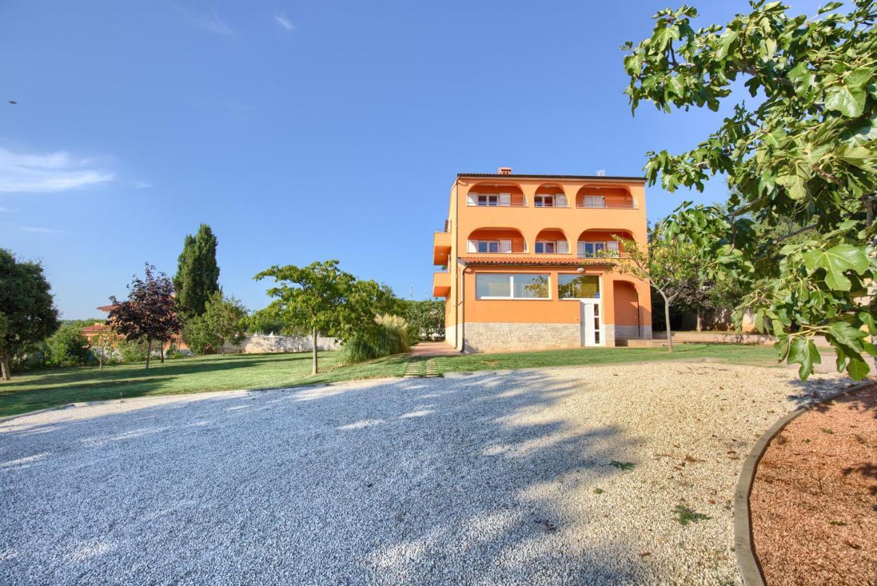 Apartments Orange Медулин Екстер'єр фото